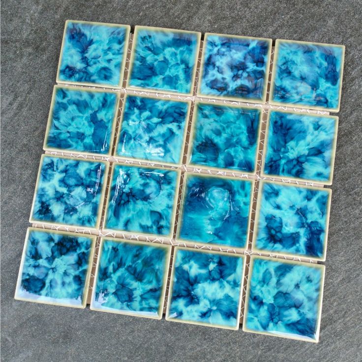 Mozaik Kuda Laut Mass tipe TSQ atau SQ dengan efek glossy berwarna biru tosca.